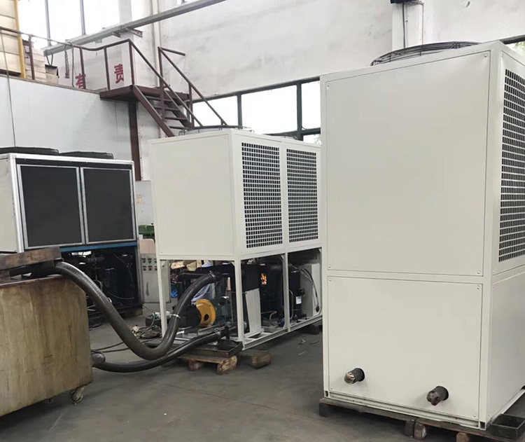 正常（cháng）使用的油（yóu）冷機如何進（jìn）行正確的日常維護